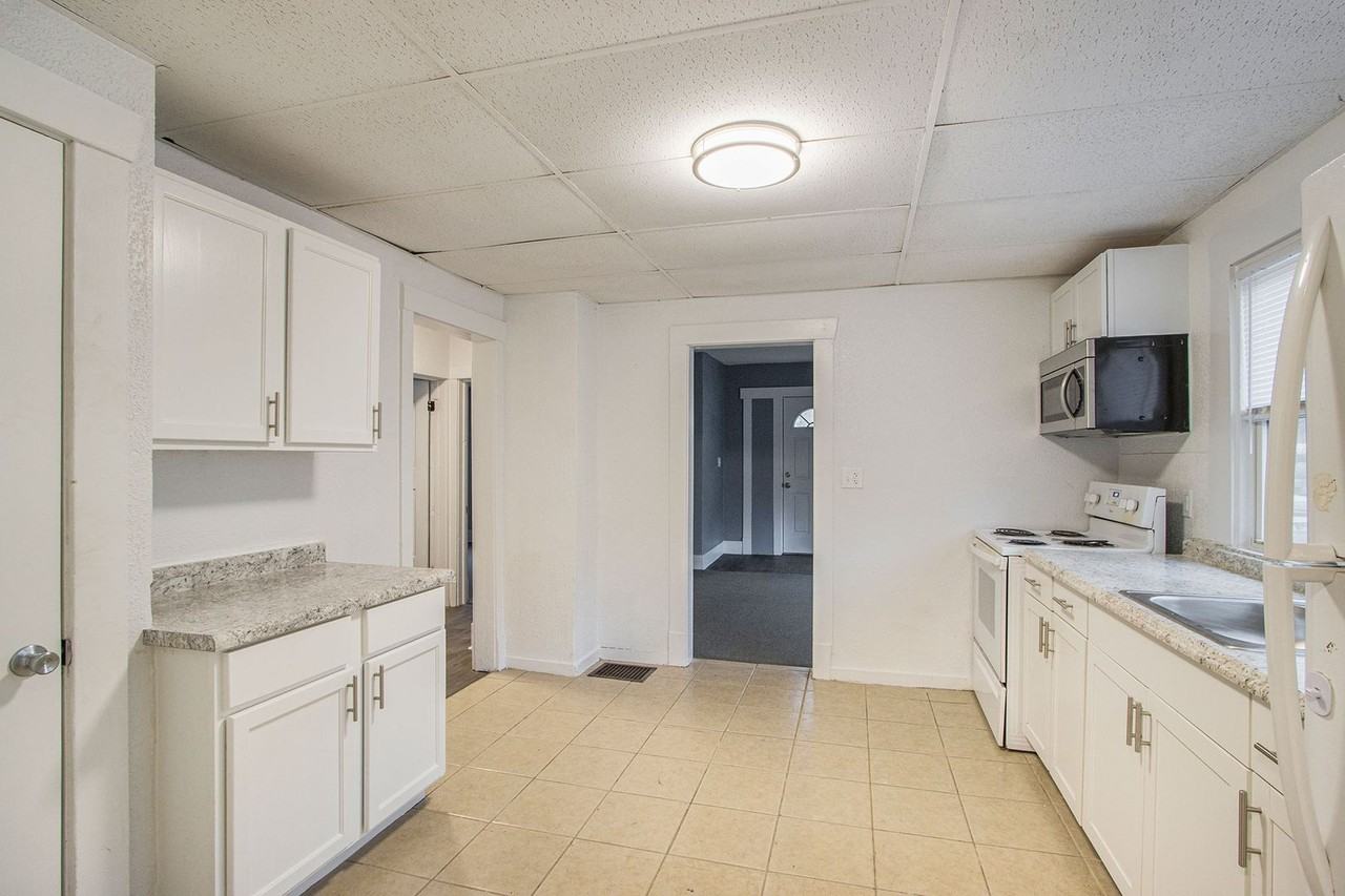 702 Fenimore Ave - Photo 7 of 18