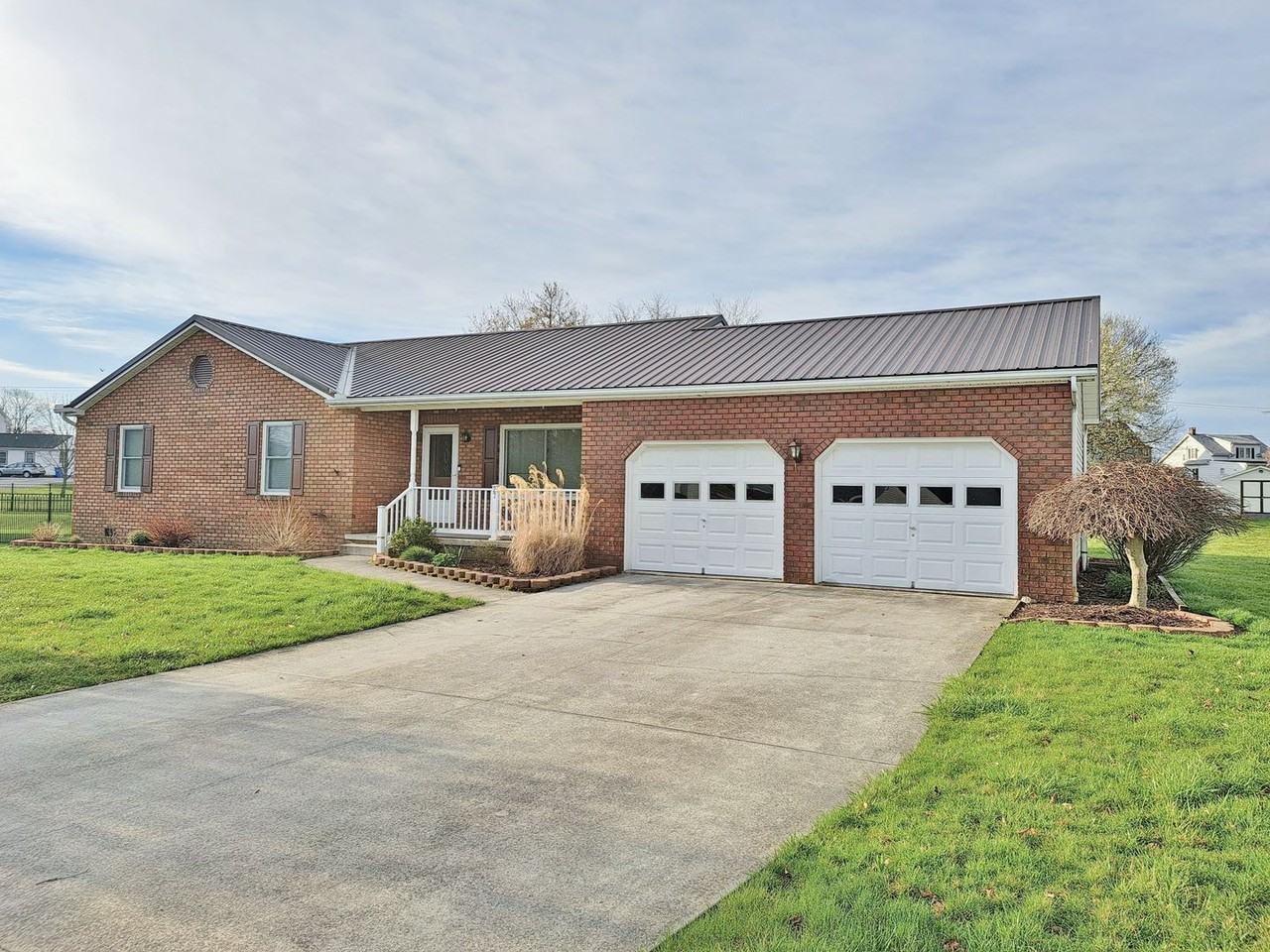 27 Ashfield Dr - Photo 3 of 50