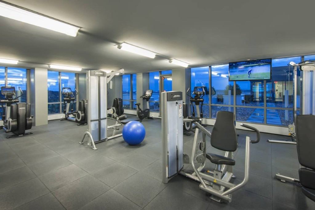 Del Ray Tower - Photo 2 of 8