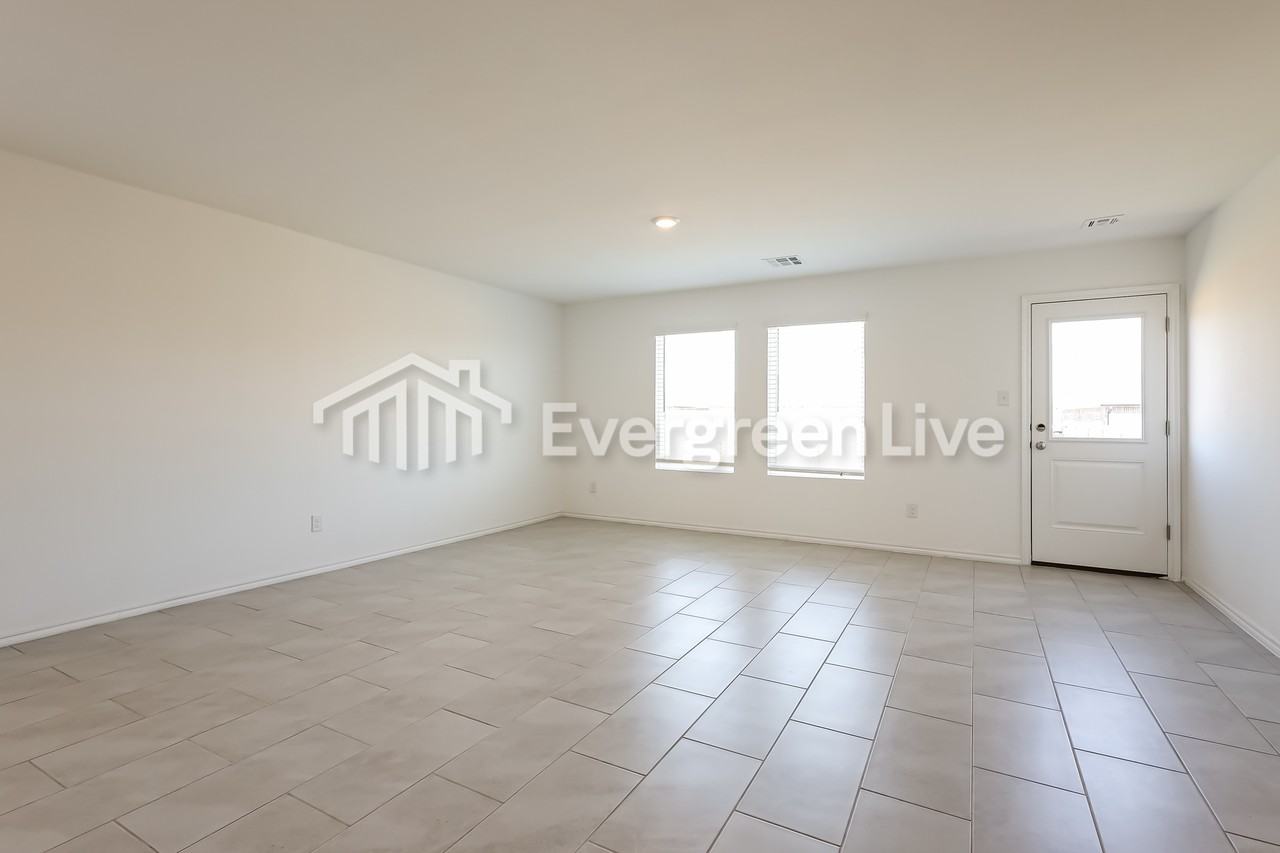 2204 Bleeker St - Photo 5 of 17