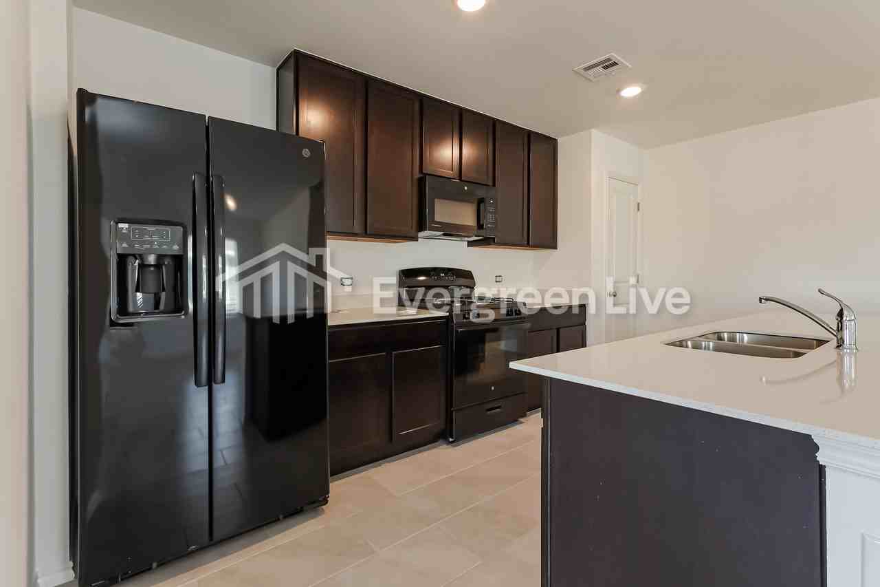 2204 Bleeker St - Photo 7 of 17