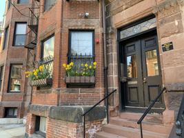 featured image of 48 Hereford St #5
