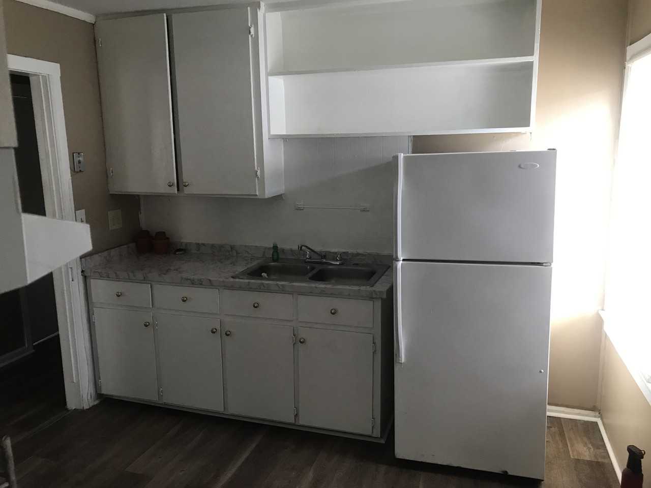 1204 Desmond Street - Photo 2 of 10
