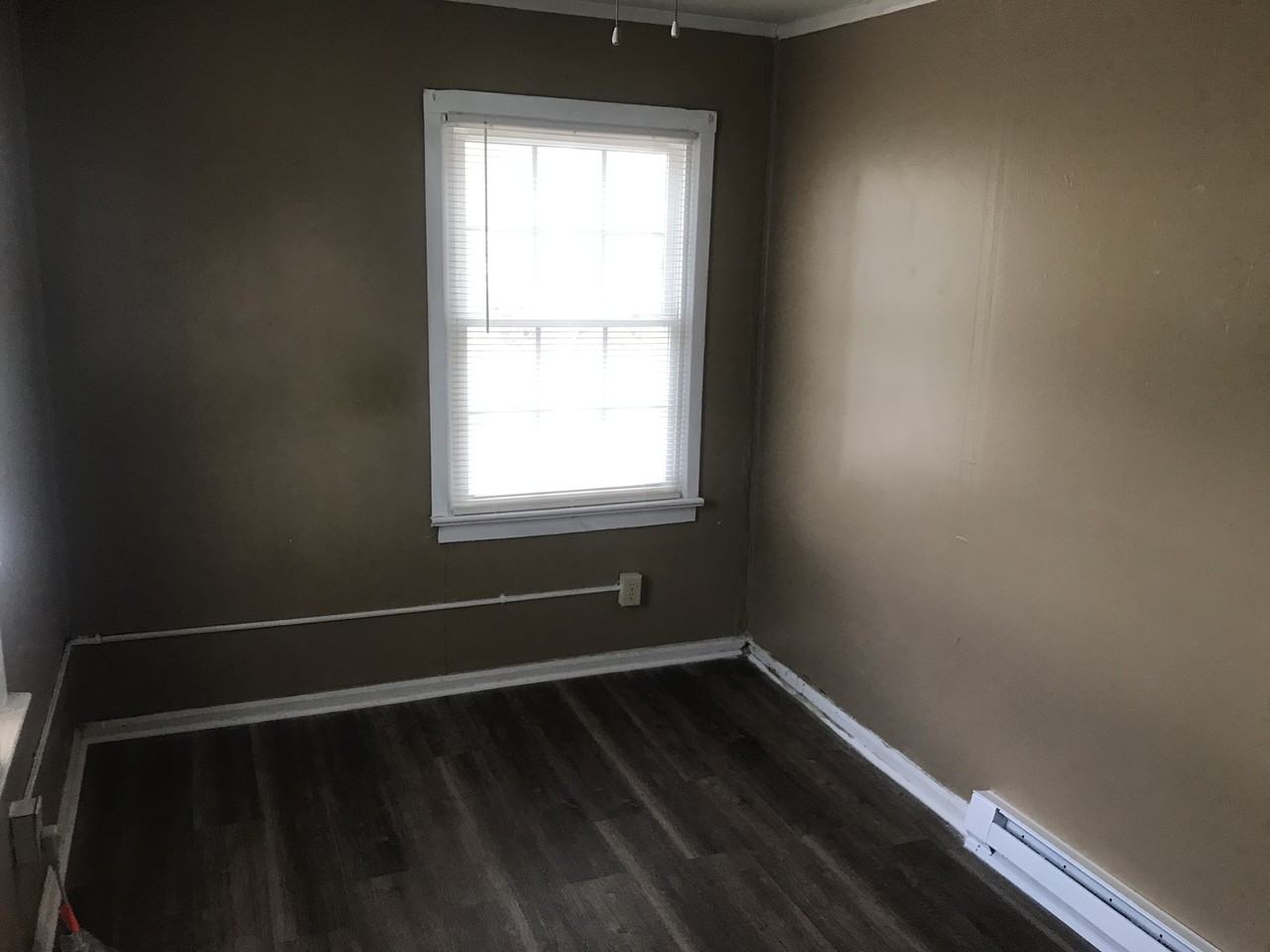 1204 Desmond Street - Photo 6 of 10