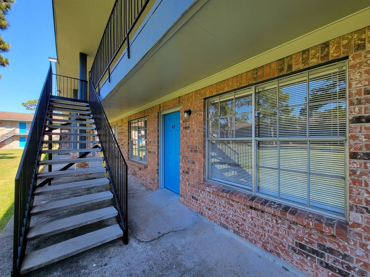 COURTYARD PARK APARTMENTS - Photo 2 of 37