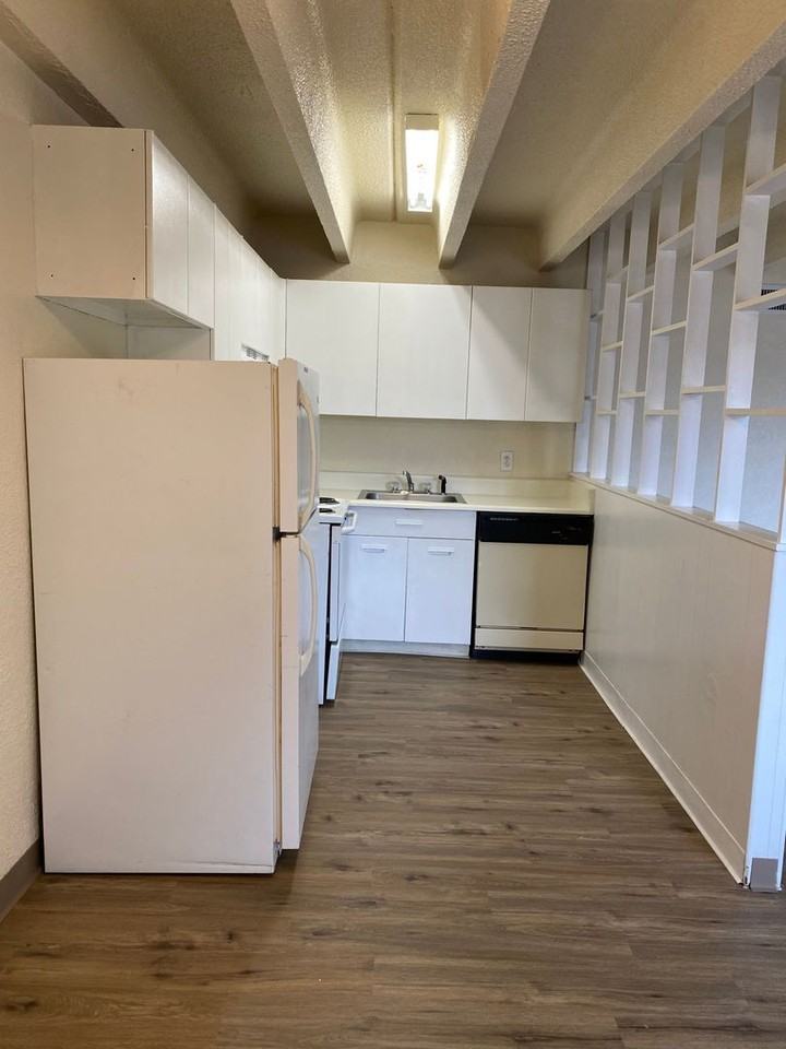 The Lanai Apartments - Photo 2 of 10