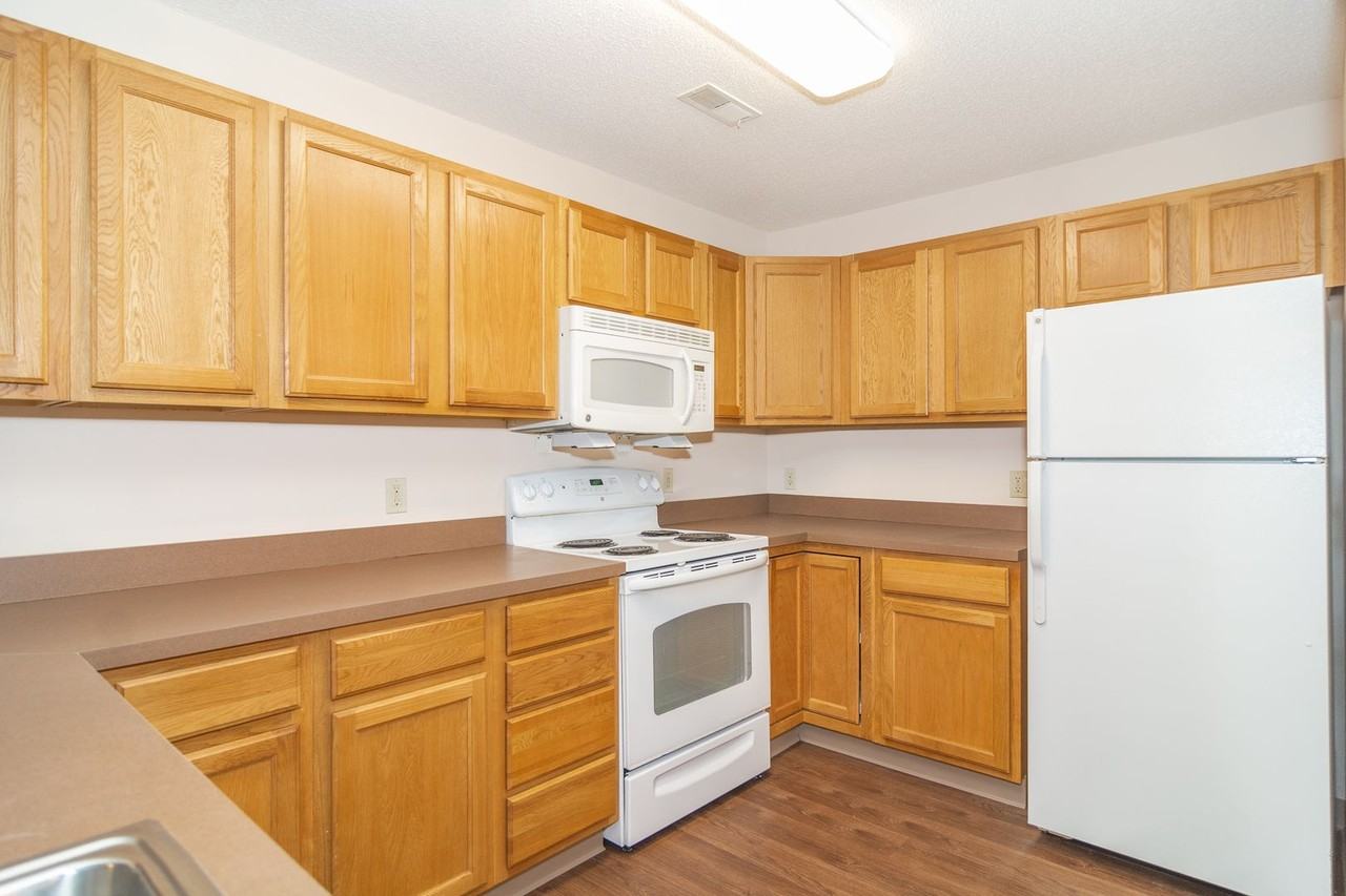 Salem Village Apartments - Photo 6 of 12