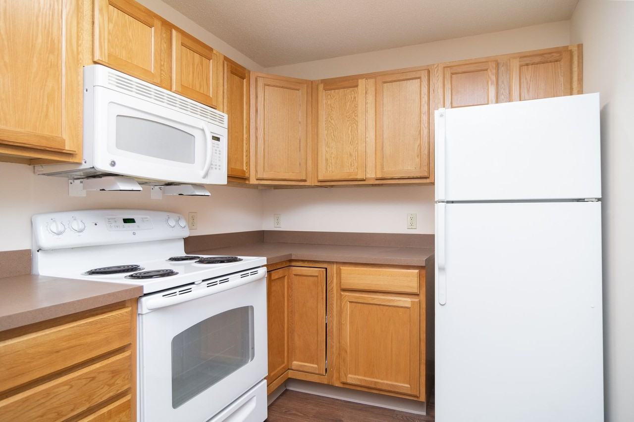 Salem Village Apartments - Photo 7 of 12