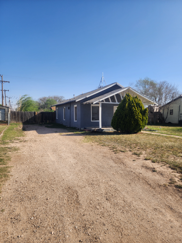 511 W 7th St - Photo 2 of 2