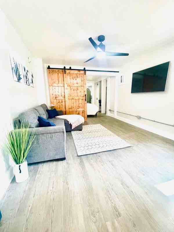 1051 7th Ave N #B - Photo 3 of 23