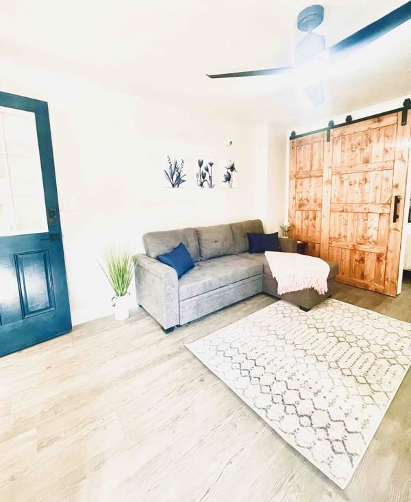 1051 7th Ave N #B - Photo 4 of 23