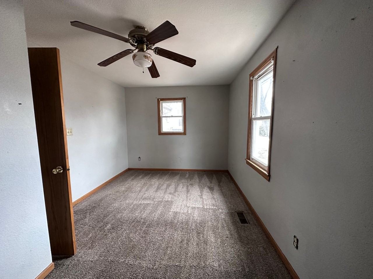 817 S 16th St - Photo 3 of 8