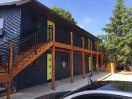 featured image of 415 S Dunn St