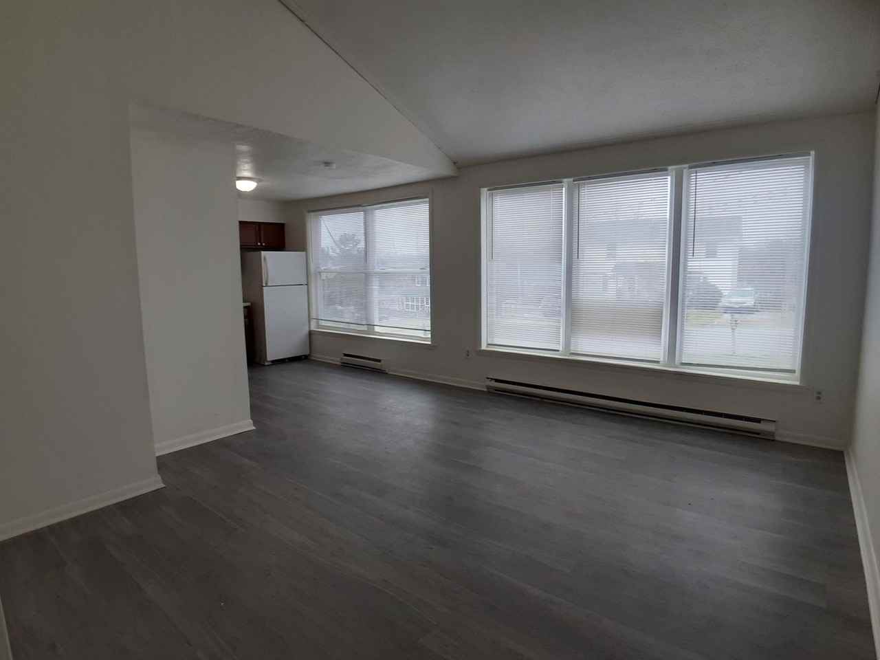 400 Wakeman Ct - Photo 2 of 10