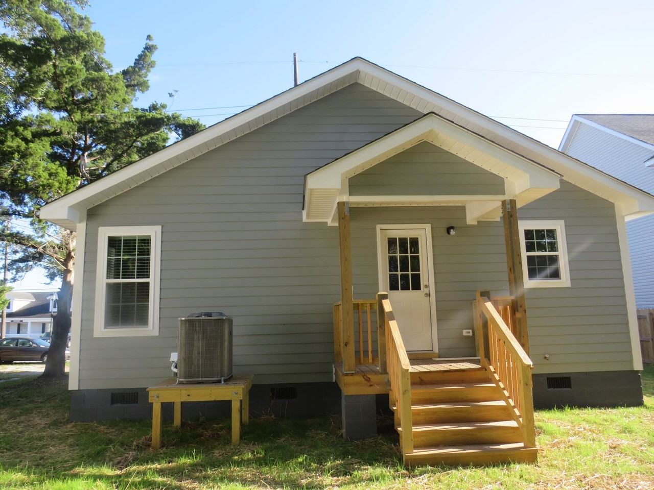 612 Cedar St - Photo 2 of 10