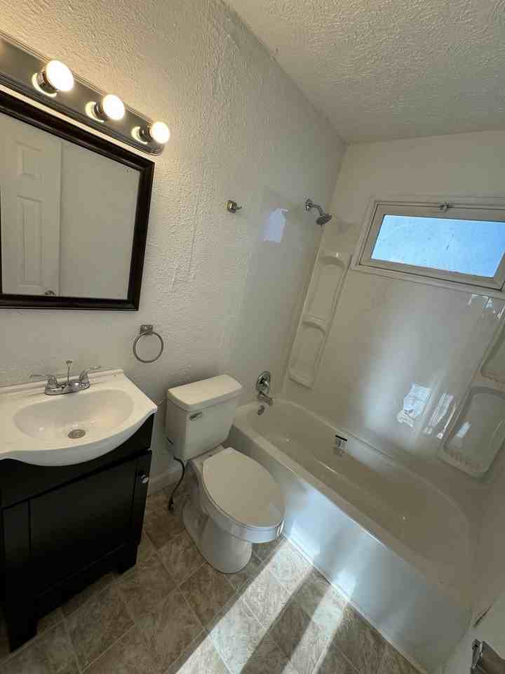 2021 N Pierce Ave - Photo 5 of 13