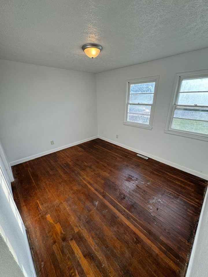 2021 N Pierce Ave - Photo 7 of 13