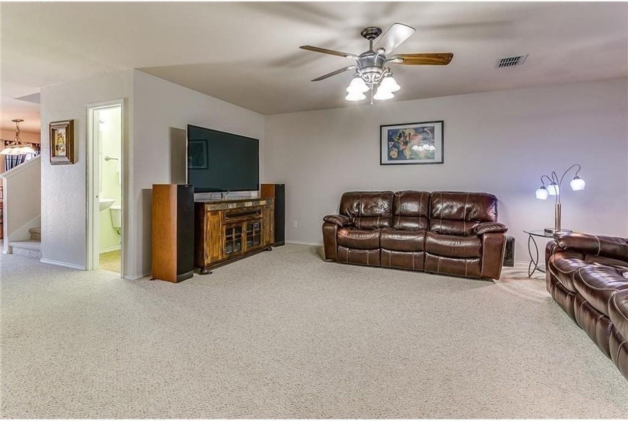 2821 Briargrove Ln - Photo 2 of 32