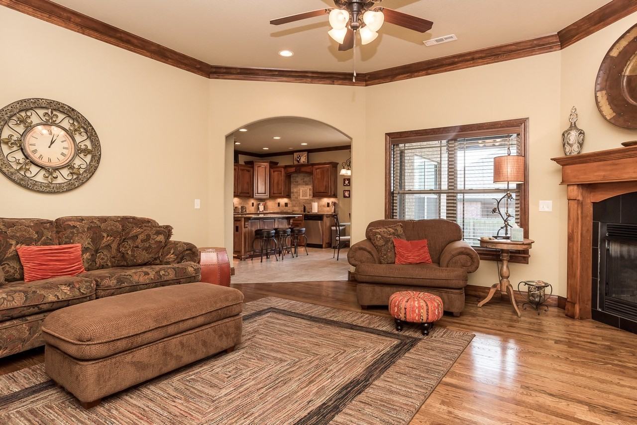 5602 W Murfield Dr - Photo 3 of 15
