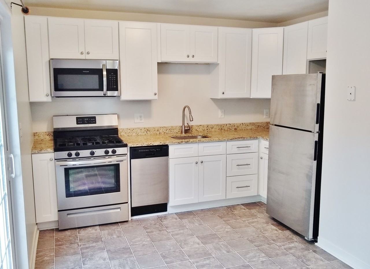 158 Center St - Photo 7 of 23