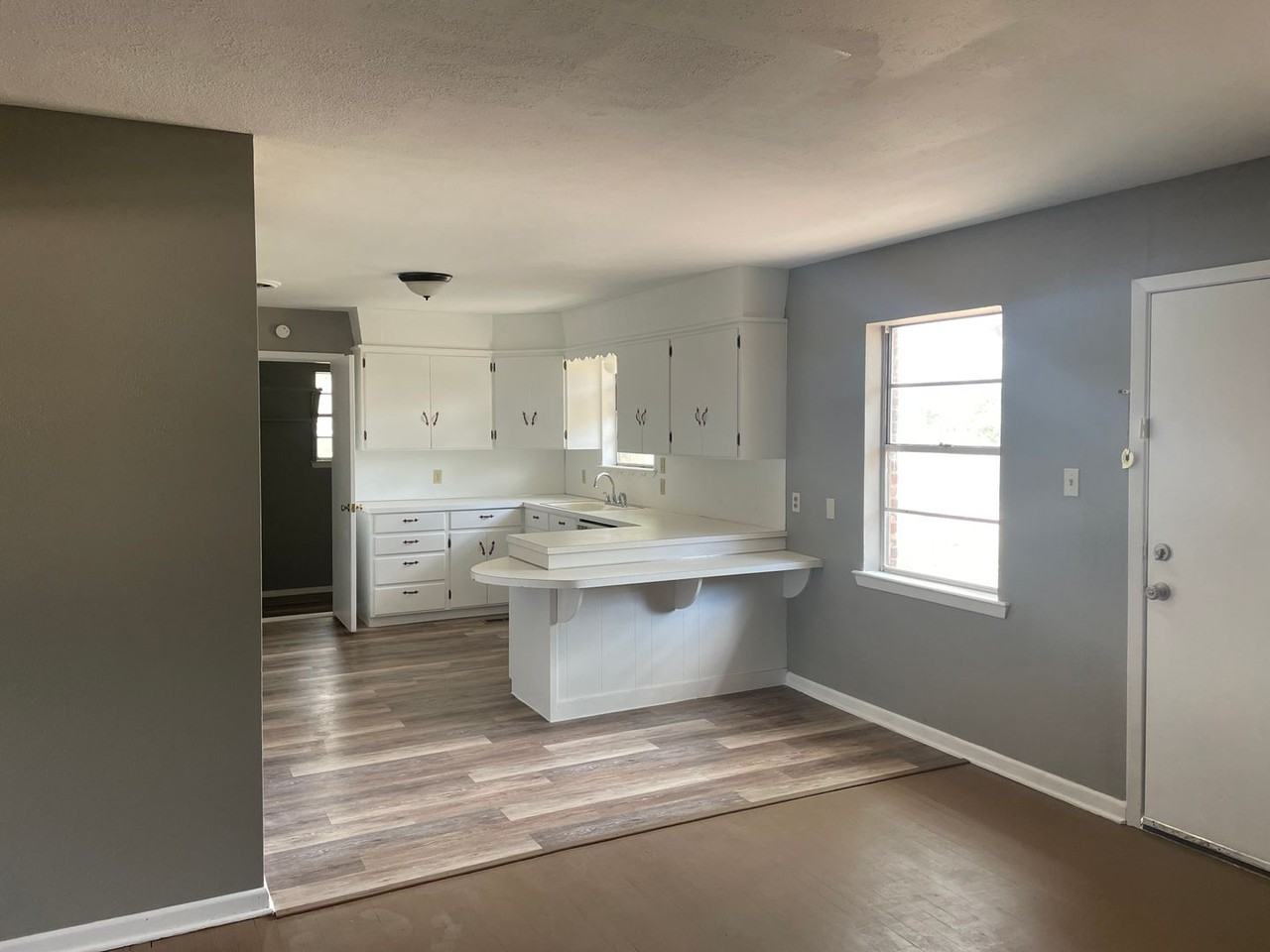 435 Elm St - Photo 3 of 29