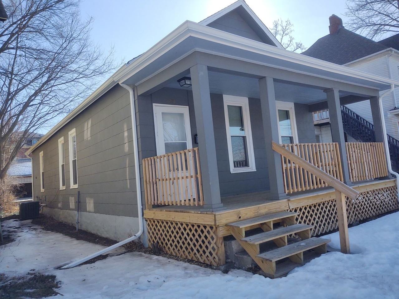 2204 6th Ave - Photo 2 of 21