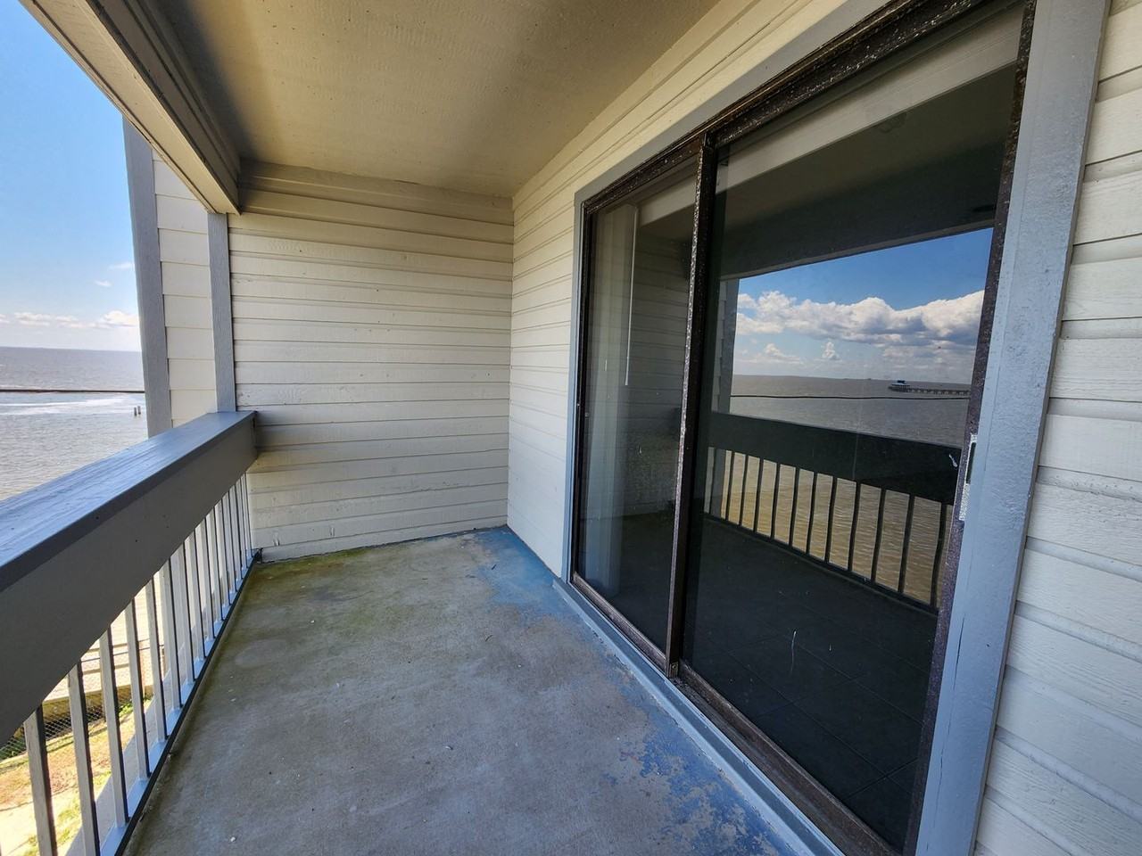 580 Pleasure Island Blvd - Photo 4 of 16