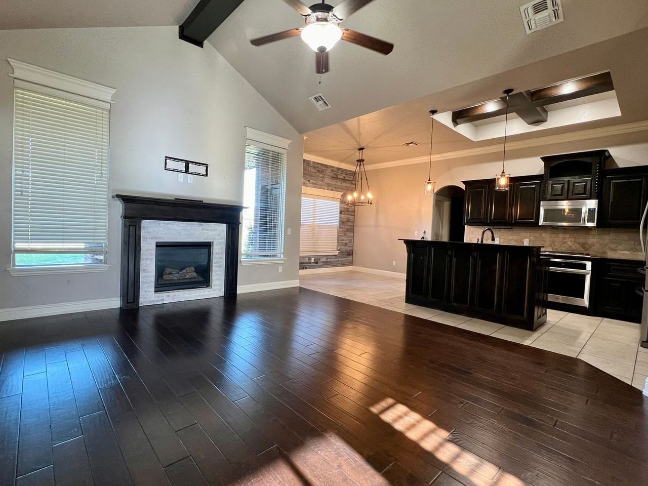 113 London Dr - Photo 2 of 24