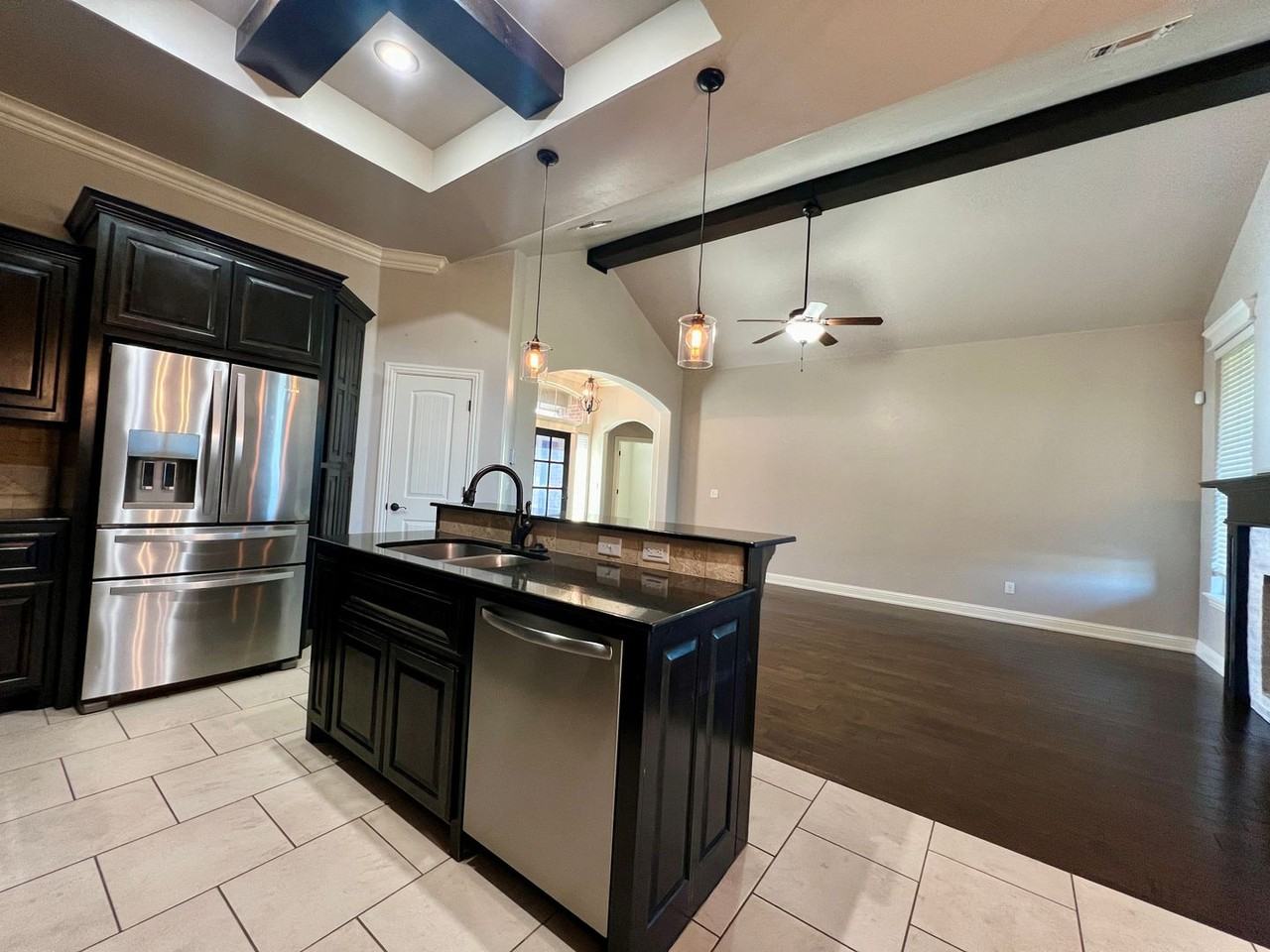 113 London Dr - Photo 4 of 24