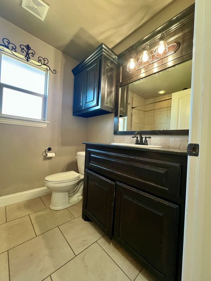 113 London Dr - Photo 7 of 24