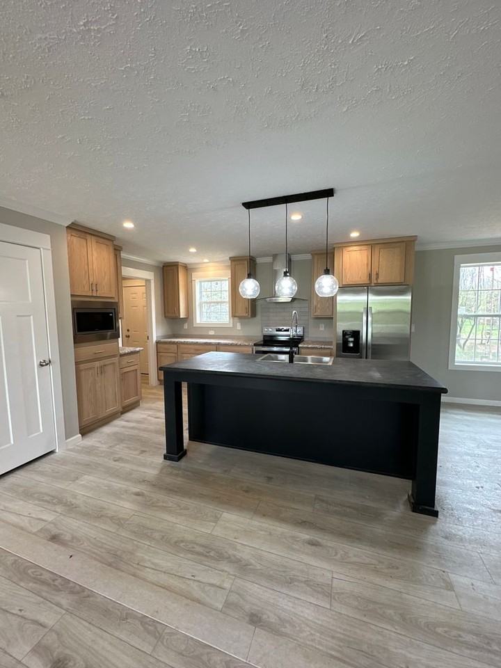 20 Robertson Dr - Photo 3 of 5