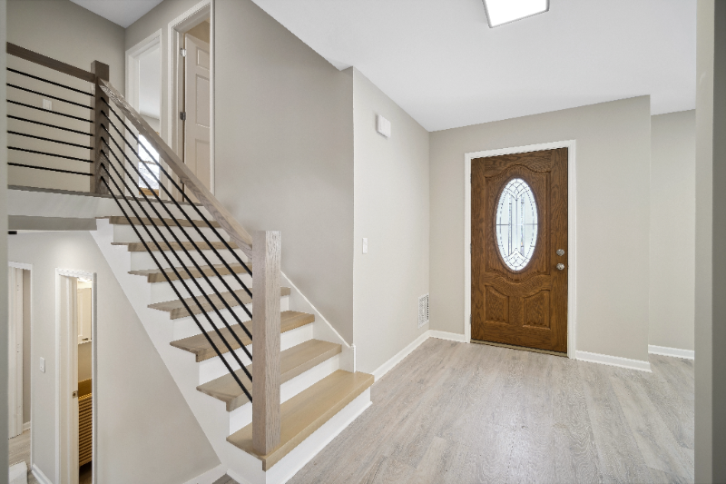 888 Bennington Dr - Photo 2 of 15