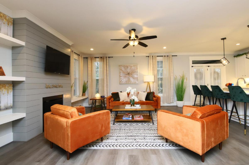 2403 Hart St - Photo 2 of 19