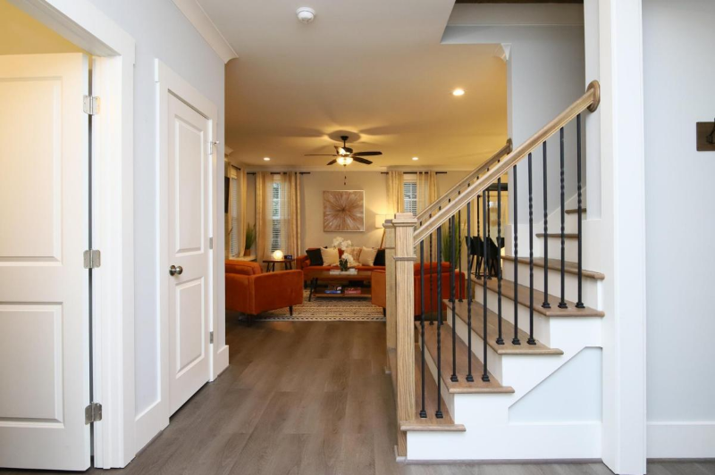 2403 Hart St - Photo 5 of 19