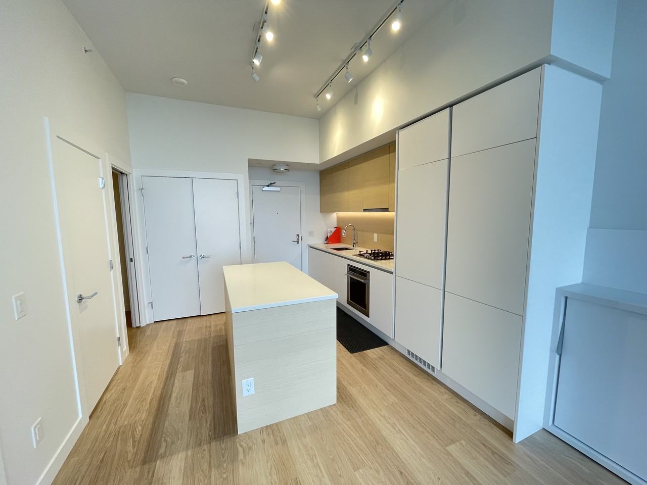 525 Foster Avenue #2710