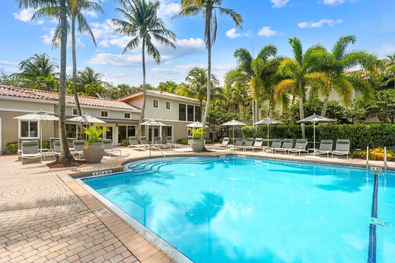 Coconut Palm Club Apartments - Photo 4 of 50