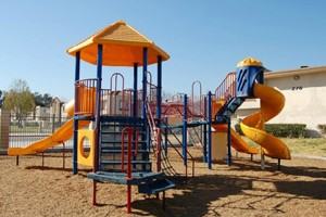 Corona Del Rey Apartments - Photo 3 of 9