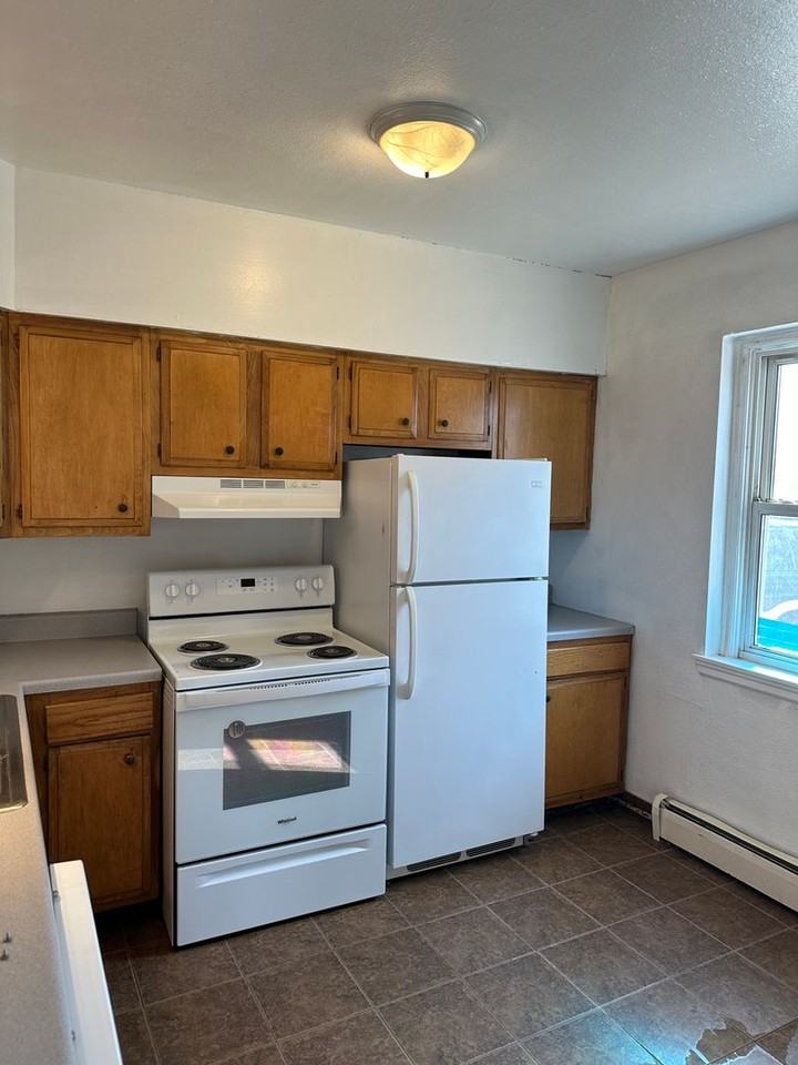 Queen City Manors - Photo 3 of 14