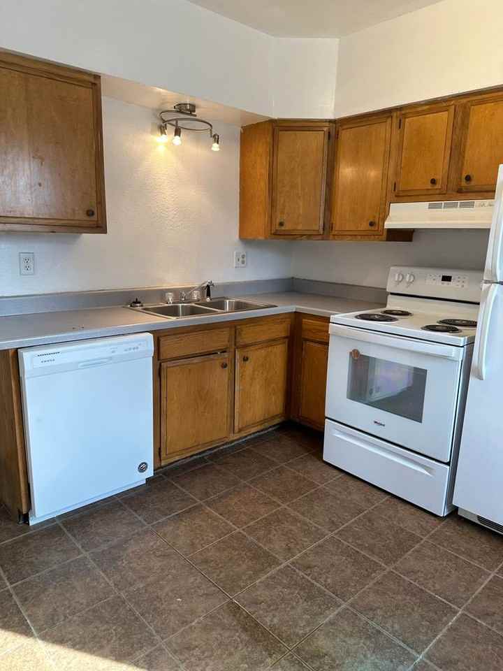 Queen City Manors - Photo 4 of 14