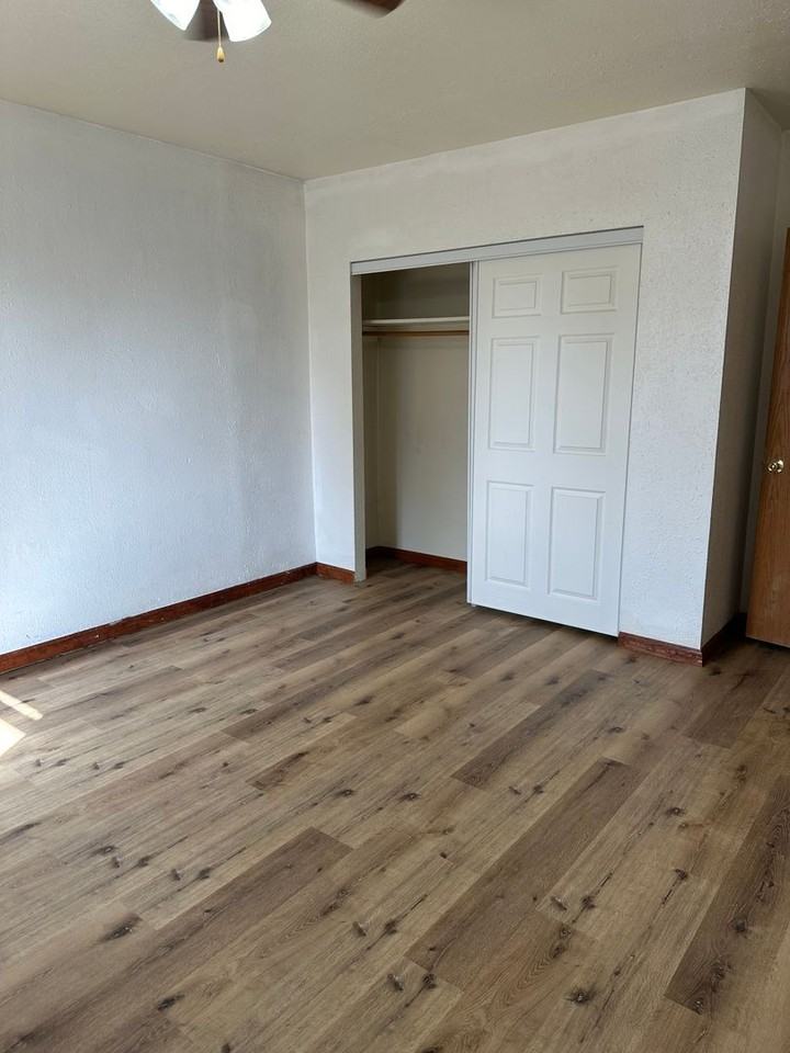 Queen City Manors - Photo 5 of 14