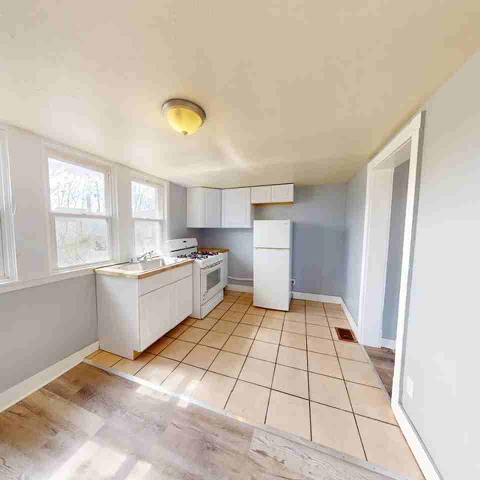 139 N Water Ave - Photo 3 of 25