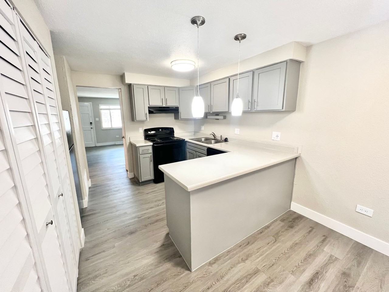 1183 Lamar Street - Photo 2 of 33