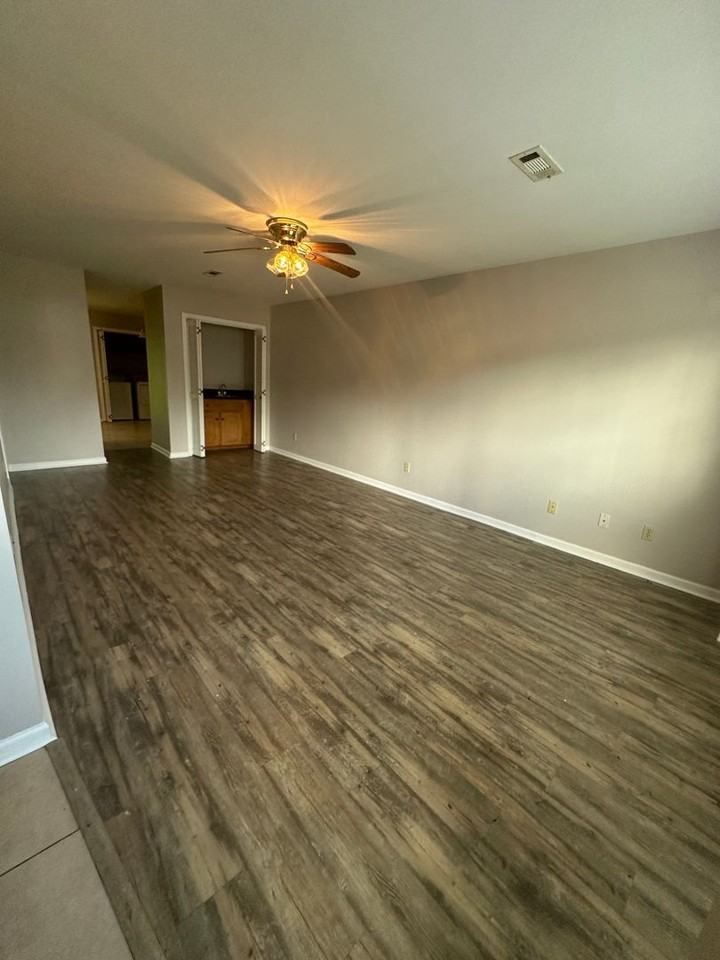228 Edith Way - Photo 7 of 25