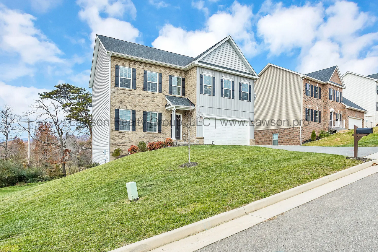 217 Edgemere Dr - Photo 3 of 31