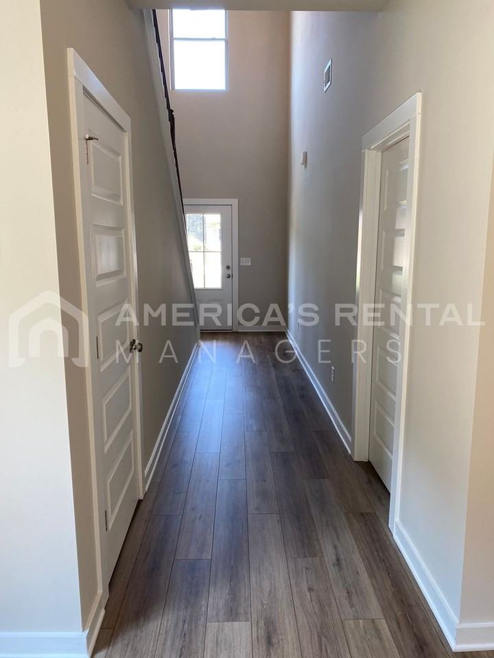 1435 Brookhaven Dr - Photo 2 of 33