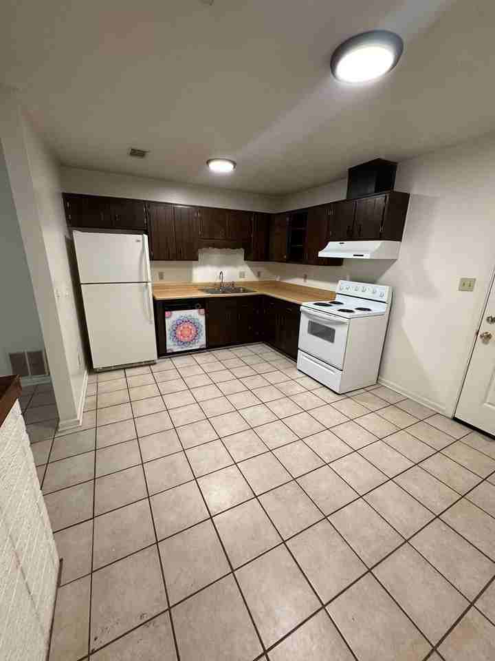 2414 Clemons Rd - Photo 3 of 10