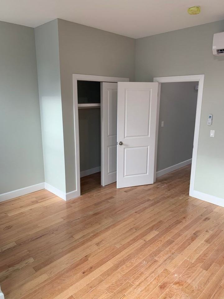 537 Clinton Ave - Photo 4 of 7
