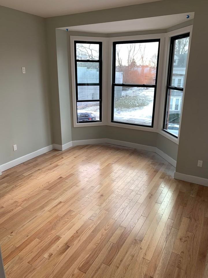 537 Clinton Ave - Photo 6 of 7