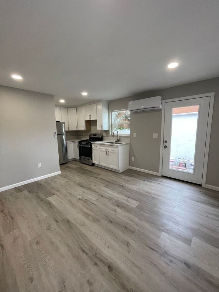 4609 Lotus St - Photo 2 of 7