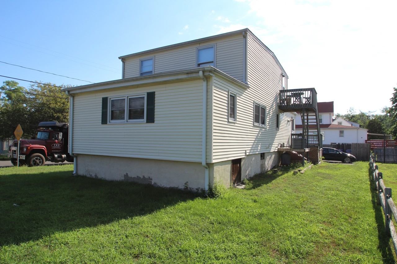 170 Woodward - Photo 3 of 14